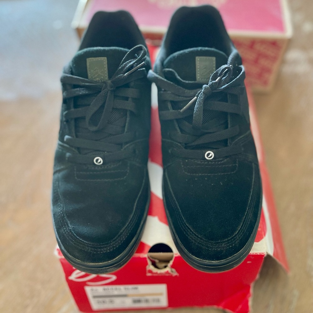 és Accel Slim shoes